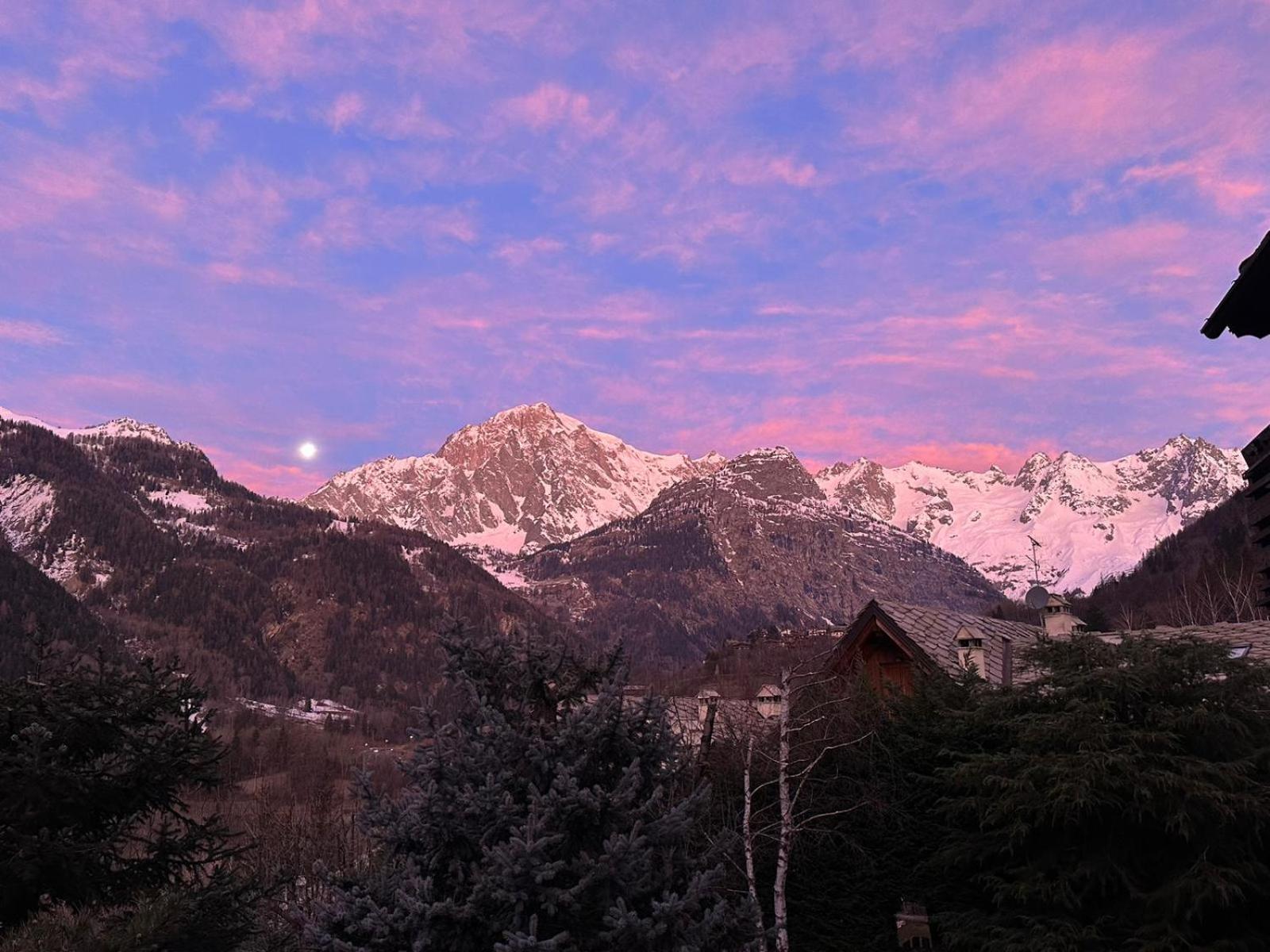 Courmayeur~Navetta Gratuita Per Il Centro+Impianti Exterior foto