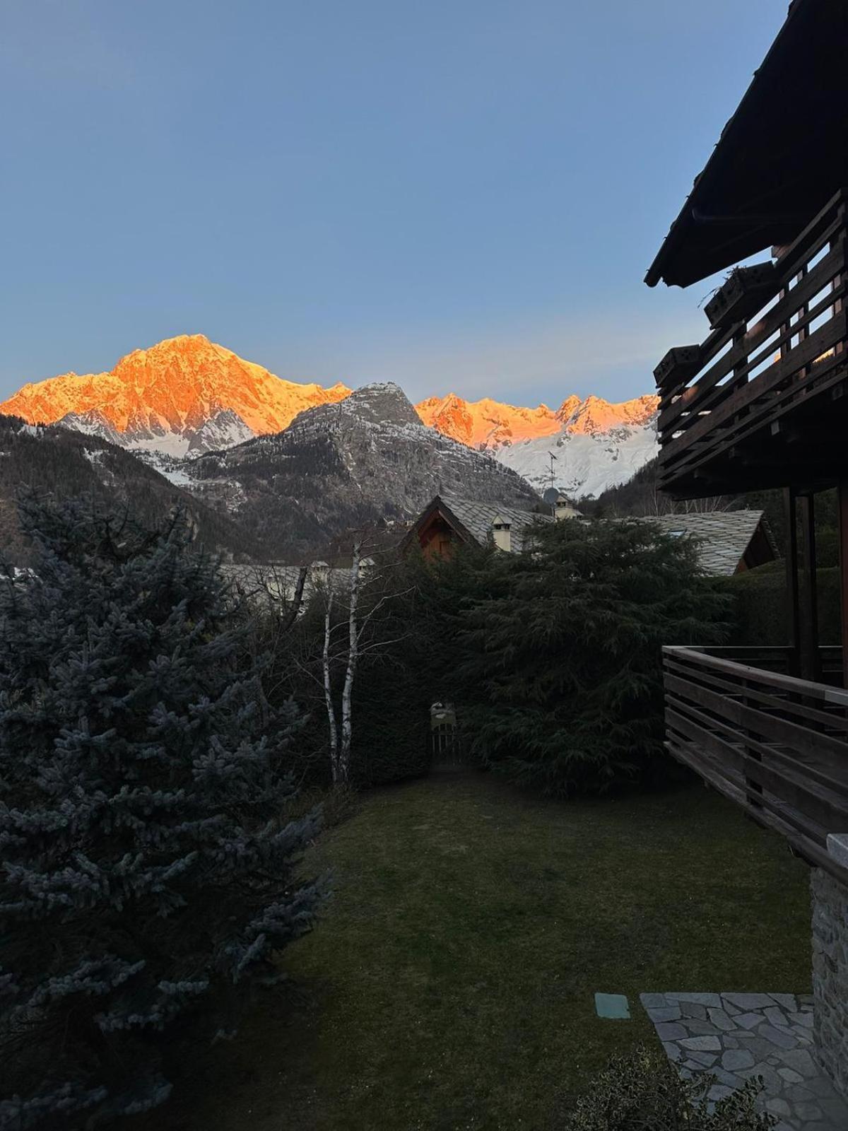 Courmayeur~Navetta Gratuita Per Il Centro+Impianti Exterior foto